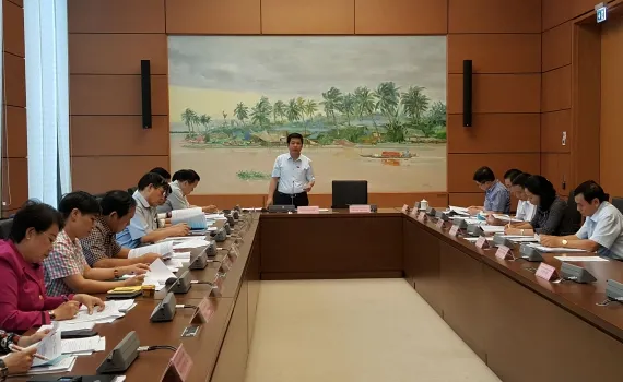 Nên chấp nhận tố cáo qua điện thoại, fax, thư điện tử