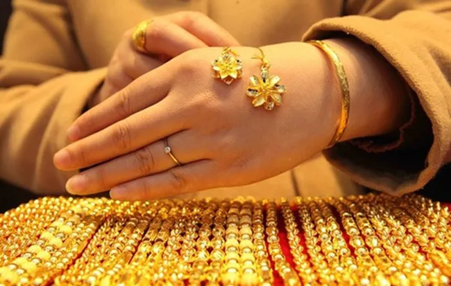 Giá vàng SJC giảm nhẹ khi vàng thế giới hồi phục