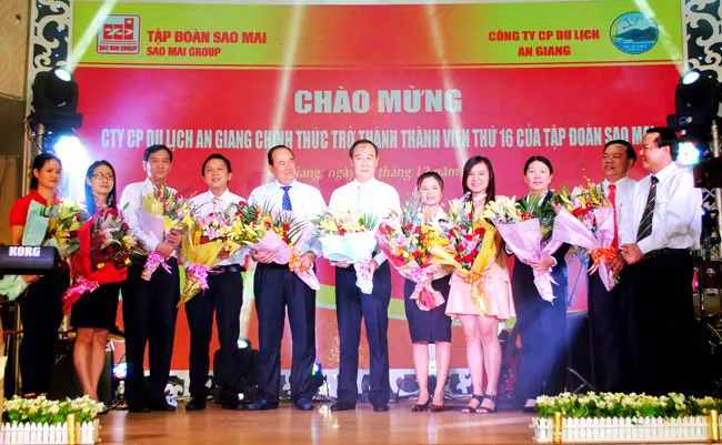 Lễ chào mừng CTCP Du lịch An Giang trở thành thành viên thứ 16 của Tập đoàn Sao Mai. 