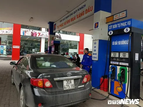 Lượng người tìm đến xăng E5 "chạy thử" sau khi RON 92 bị khai tử ngày càng đông và chưa có bất kỳ khiếu nại gì về chất lượng.