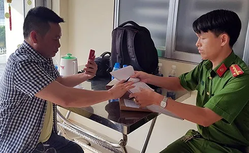 Tài xế đầu tiên dừng ôtô quá 5 phút tại trạm BOT bị phạt