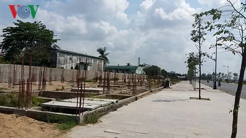 Nhiều hạng mục của công trình xây dựng Dự án Khu dân cư dọc sông Tiền – Thành phố Mỹ Tho đang ngưng thi công.