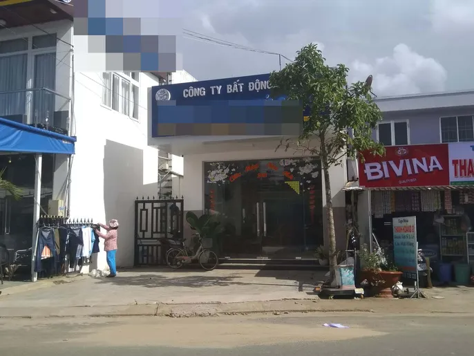 Một công ty giao dịch bất động sản vắng tanh khách hàng