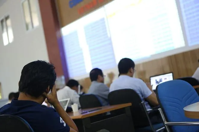 Dòng tiền đứng ngoài, VN Index lại mất mốc 1.000 điểm