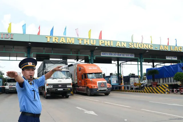 Thu phí không dừng tại trạm An Sương - An Lạc