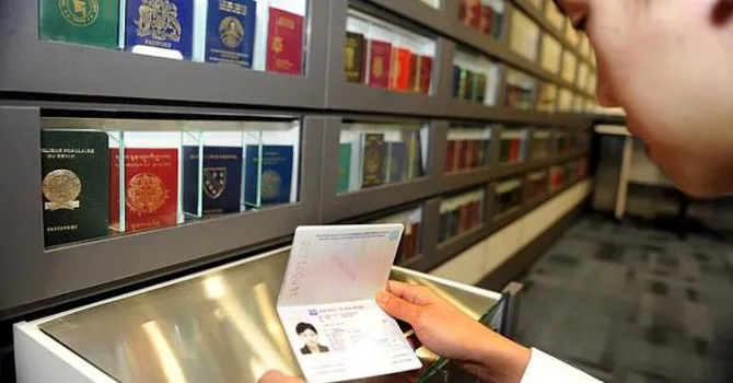 Quy định hộ chiếu có gắn chíp điện tử còn nhiều ý kiến trái chiều