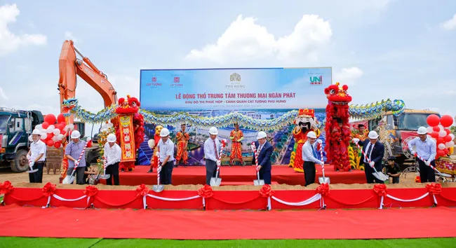 Lễ động thổ TTTM Ngân Phát 3.