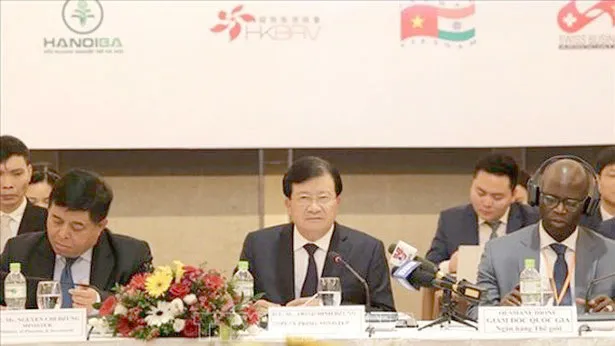 Phó Thủ tướng Trịnh Đình Dũng dự và phát biểu tại Diễn đàn Doanh nghiệp Việt Nam giữa kỳ năm 2019. Ảnh: TTXVN