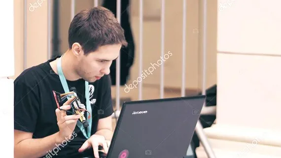 Miễn thuế thu nhập để giữ người tài