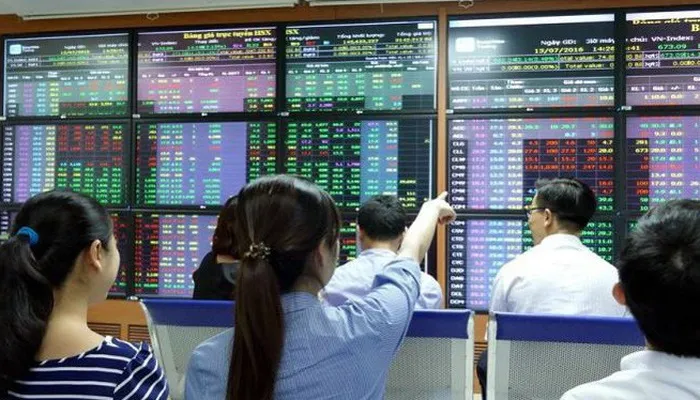 Cổ phiếu trụ giao dịch khởi sắc, VN Index đảo chiều tăng gần 10 điểm 