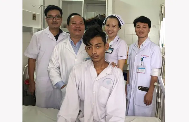 Niềm vui của các bác sĩ và bệnh nhân, sau khi phẫu thuật thành công