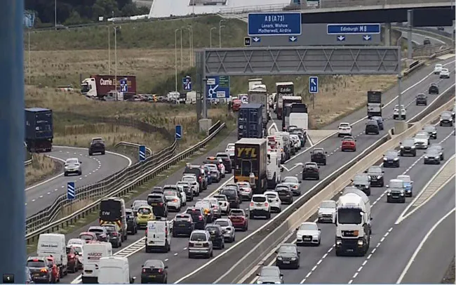 Scotland: Kêu gọi lệnh cấm ô tô chạy bằng xăng và dầu