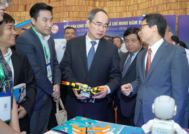 Cơ hội hiện thực hoá giấc mơ TTTC khu vực và quốc tế ảnh 2