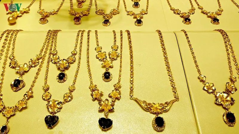 Giá vàng SJC quay đầu giảm nhẹ