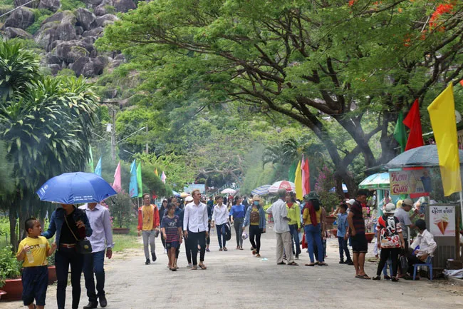 Tức Dụp “lửa” và “hoa” ảnh 2