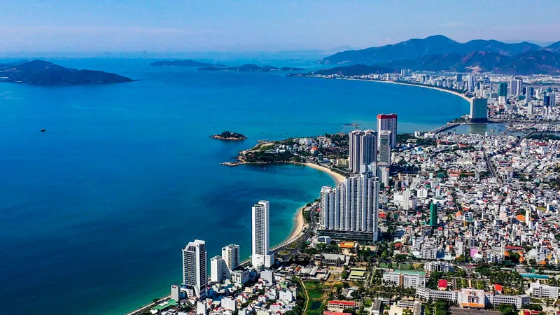 Do condotel là một loại hình du lịch nên buộc phải chịu chi phối của Luật Du lịch, và hiện nay Chính phủ đang giao Bộ VH-TT-DL ban hành quy chế quản lý kinh doanh loại hình này.