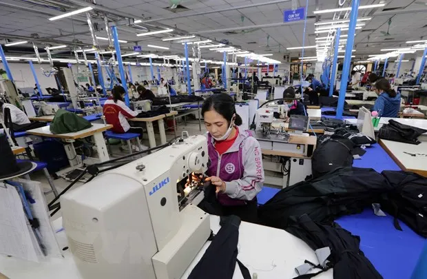 May veston xuất khẩu tại Xí nghiệp may veston Hà Nội, Sài Đồng, Long Biên. (Ảnh: Trần Việt/ TTXVN)