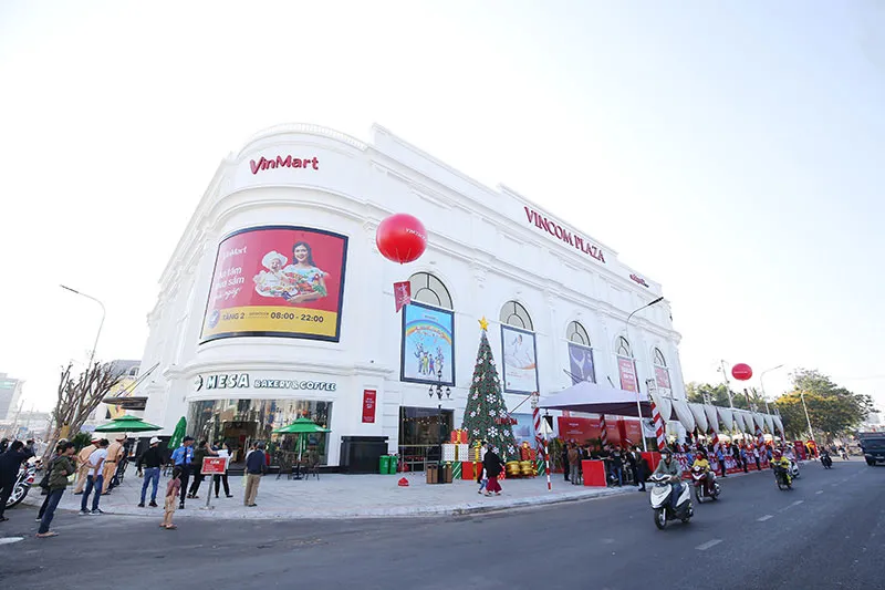 Vincom đồng loạt khai trương 3 TTTM trong dịp Giáng Sinh 24.12 mang đến cho người dân địa phương một điểm vui chơi hấp dẫn.