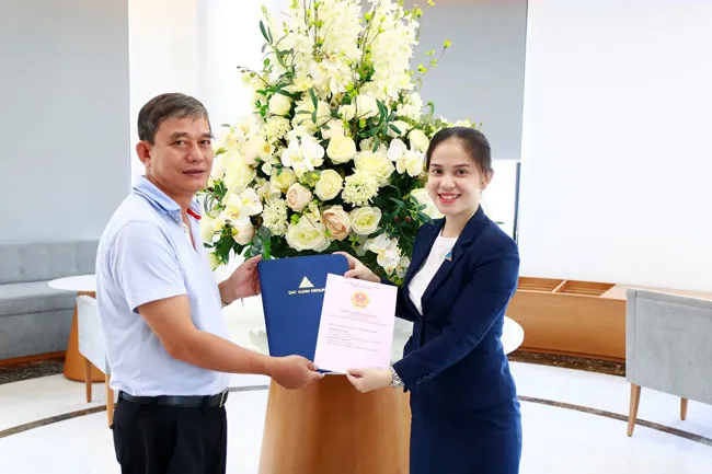 Cư dân Lux Garden chính thức nhận sổ hồng sau 1 năm nhận nhà ảnh 2