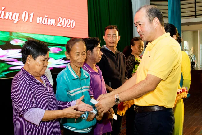 Đất Xanh chung tay mang tết ấm cúng cho người dân Đức Hòa ảnh 1