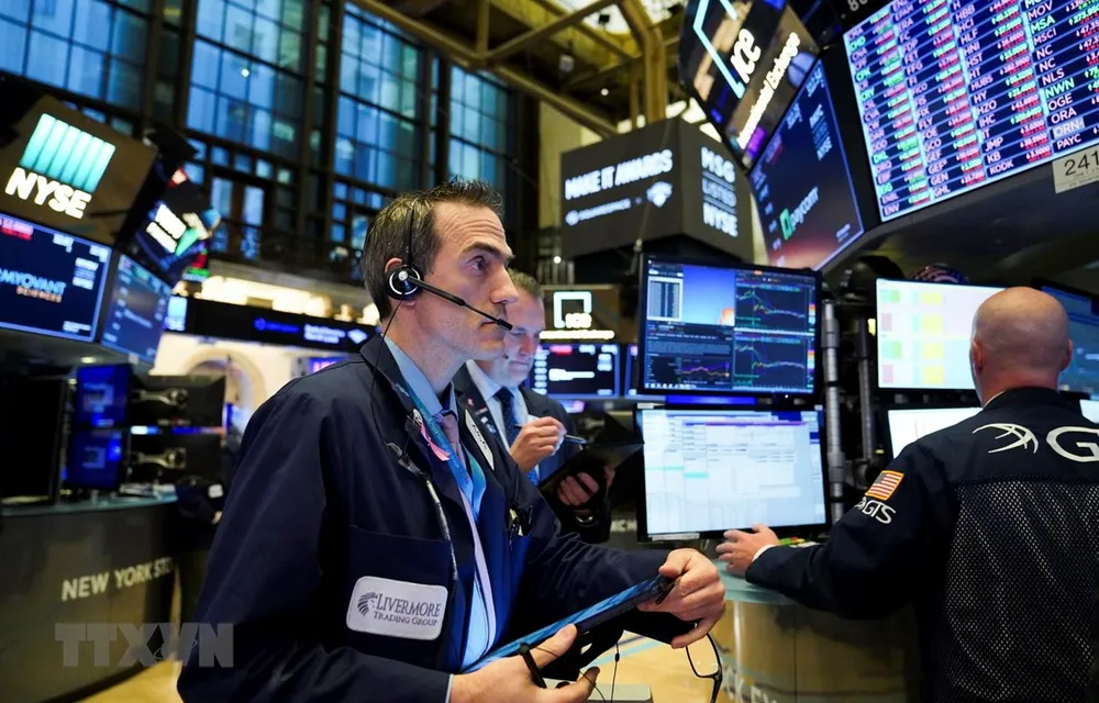 Giao dịch viên tại Sàn giao dịch chứng khoán New York, Mỹ. (Ảnh: THX/TTXVN)