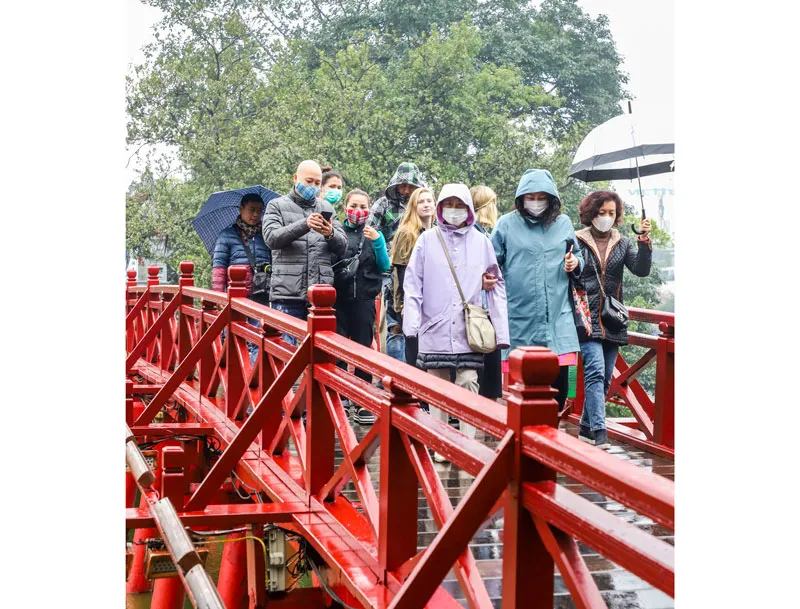 Trong cơn đại nạn, ngành du lịch phải tìm mọi cách để giữ chân khách du lịch. Ảnh: VIẾT CHUNG