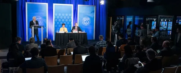 Giám đốc quỹ điều hành IMF, Kristalina Georgieva và người đứng đầu Ngân hàng Thế giới, David Malpass, tại cuộc họp báo ngày 04/03 (Nguồn: IMF)