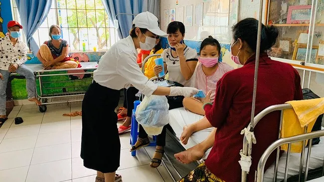 Chung tay chống dịch Covid - 19 ảnh 24