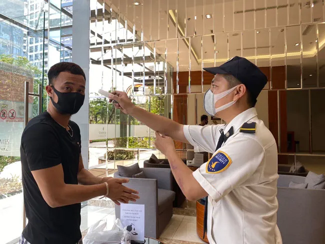 Những hình ảnh toàn dân phòng chống dịch tại Hà Nội và TPHCM ảnh 20