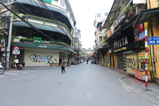 Những hình ảnh toàn dân phòng chống dịch tại Hà Nội và TPHCM ảnh 2