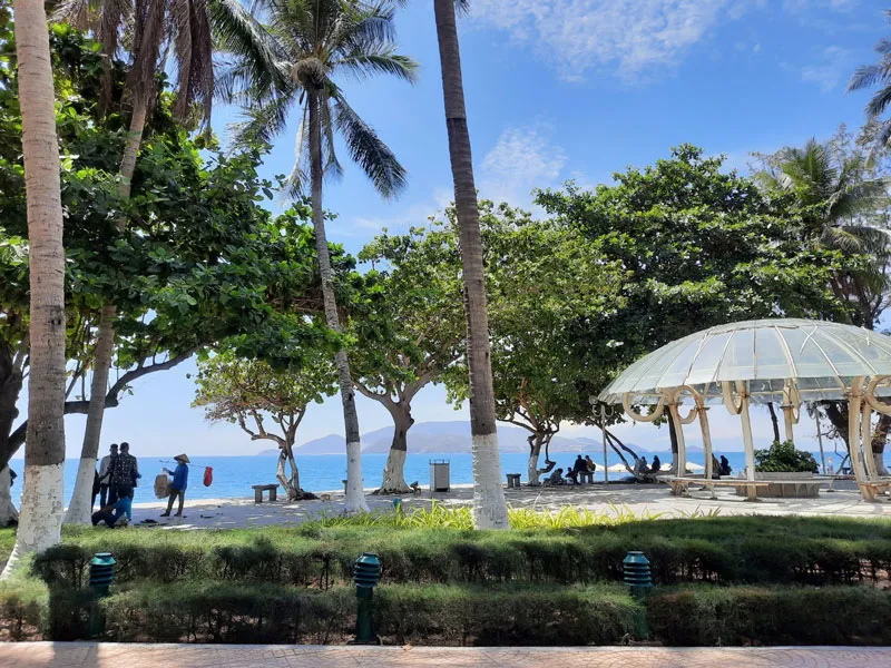 Nha Trang mùa hè nhộn nhịp du khách ảnh 2