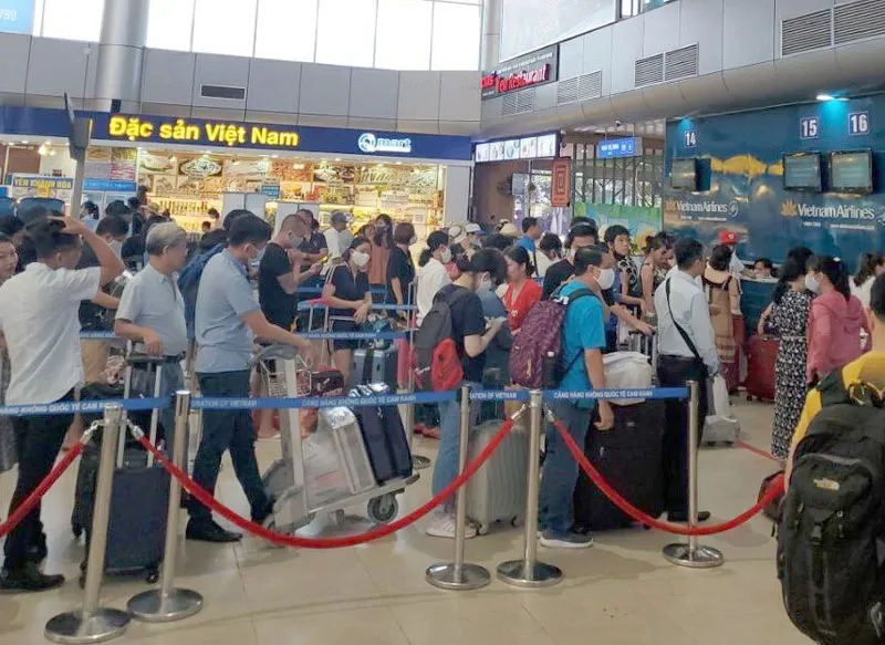 Nha Trang mùa hè nhộn nhịp du khách ảnh 1