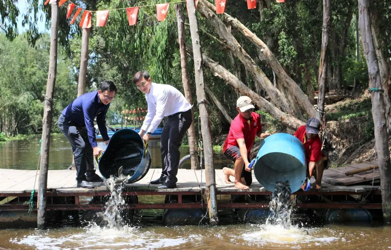 Nuôi cá trong rừng ảnh 1