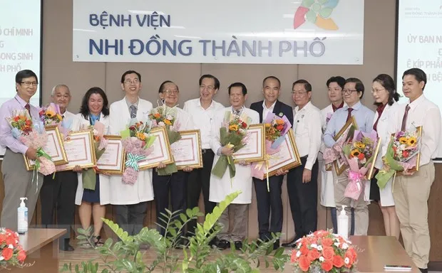 TP.HCM: Suc khoe cap song sinh Truc Nhi-Dieu Nhi tien trien tot hinh anh 2
