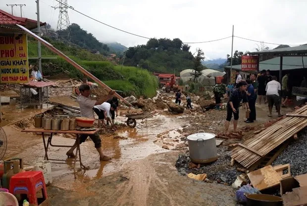 Mưa lũ gây sạt lở một số tyến đường tại Sa Pa, tỉnh Lào Cai. (Ảnh: TTXVN phát)