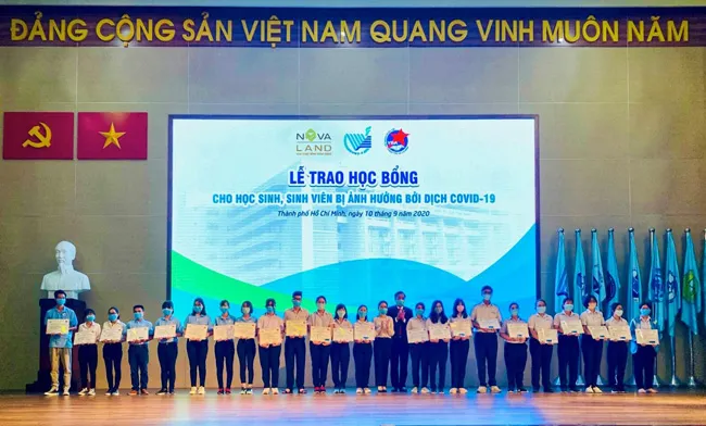 Novaland nâng bước hàng trăm nữ sinh hiếu học, vượt khó ảnh 1