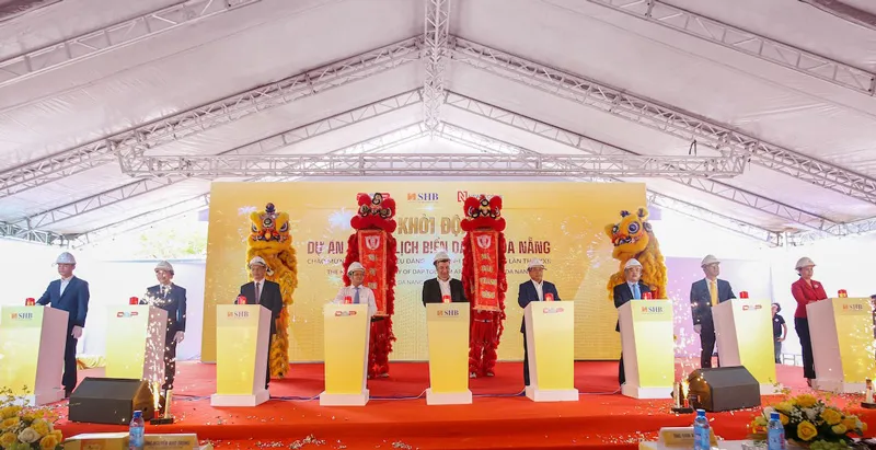 Đại diện chủ đầu tư và các đại biểu thực hiện nghi lễ khởi công dự án Khu du lịch biển DAP