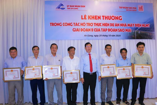 Tuyên dương 60 tập thể, cá nhân tiêu biểu hỗ trợ Nhà máy điện mặt trời Sao Mai ảnh 1