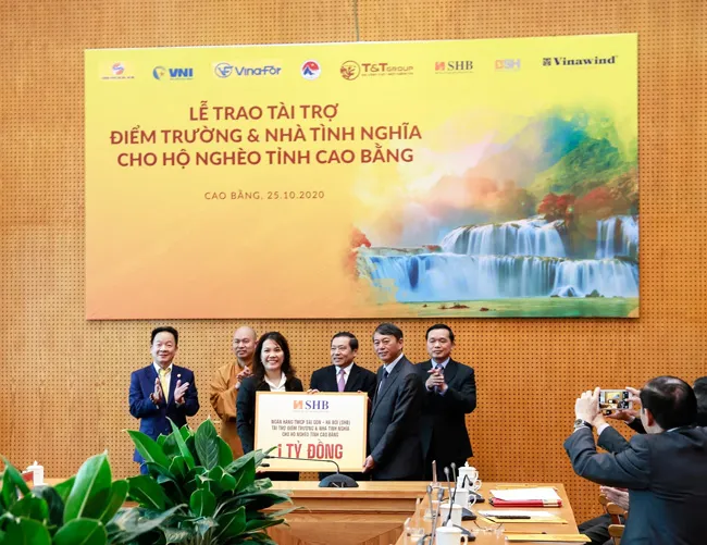 “Bầu Hiển” ủng hộ 5 tỷ đồng xây điểm trường và nhà tình nghĩa tại tỉnh Cao Bằng ảnh 1