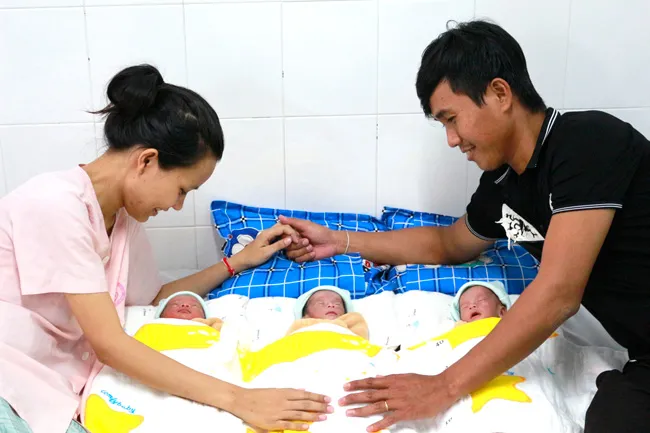 Phẫu thuật cấp cứu 2 trường hợp tam thai tự nhiên ảnh 1