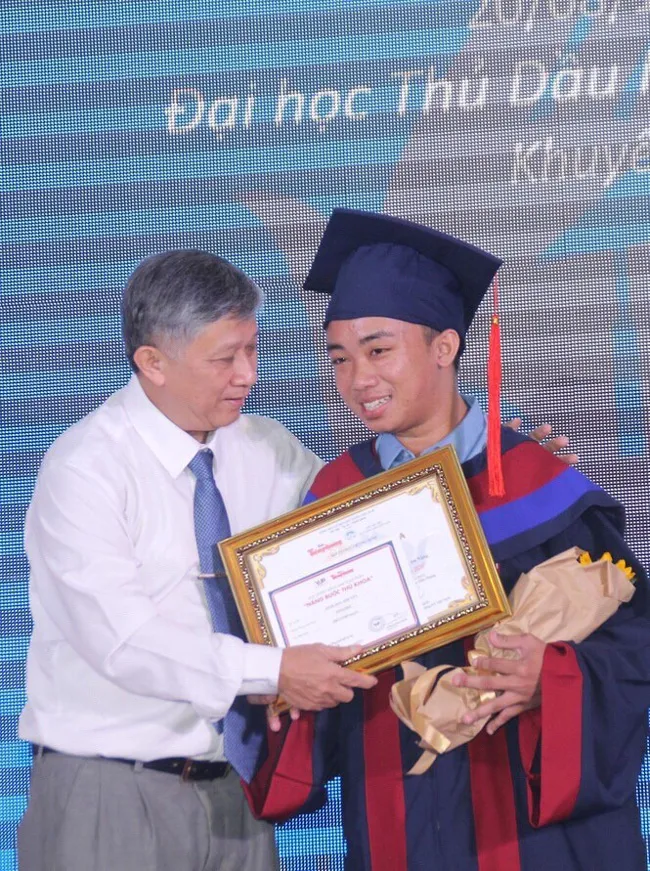 Novaland “nâng bước thủ khoa” nghèo vượt khó ảnh 2