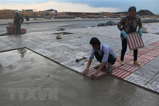 Các hạng mục trong Khu tái định cư Lộc An-Bình Sơn đang được khẩn trương thi công. (Ảnh: Công Phong/TTXVN)