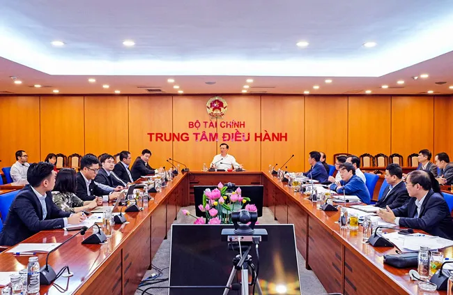 Bộ Tài chính vào cuộc, HoSE phải phối hợp với FPT để giải quyết việc nghẽn lệnh.