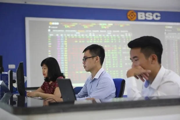 Nhà đầu tư phải “sống chung với nghẽn lệnh”