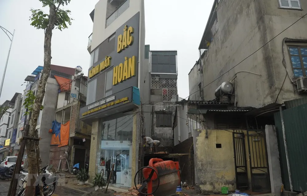 Ngôi nhà có hình tam giác sau giải phóng mặt bằng nhưng vẫn đủ điều kiện xây dựng và đã được cấp phép xây dựng theo quy định. (Ảnh: Mạnh Khánh/TTXVN)