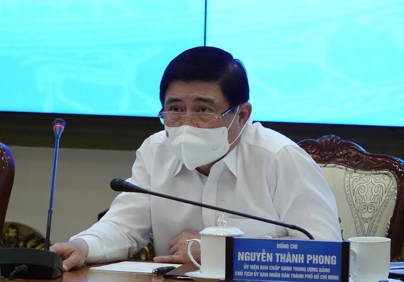 Chủ tịch TPHCM: ‘Ra đường là phải đeo khẩu trang’ ảnh 1