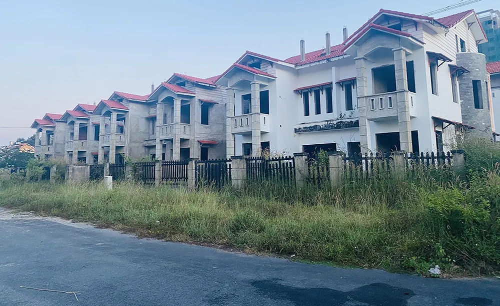 Một khu biệt thự bỏ hoang ở Nhơn Trạch (Đồng Nai)