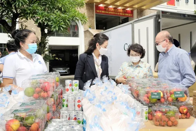 Doanh nghiệp TPHCM đồng hành cùng tuyến đầu chống dịch ảnh 1