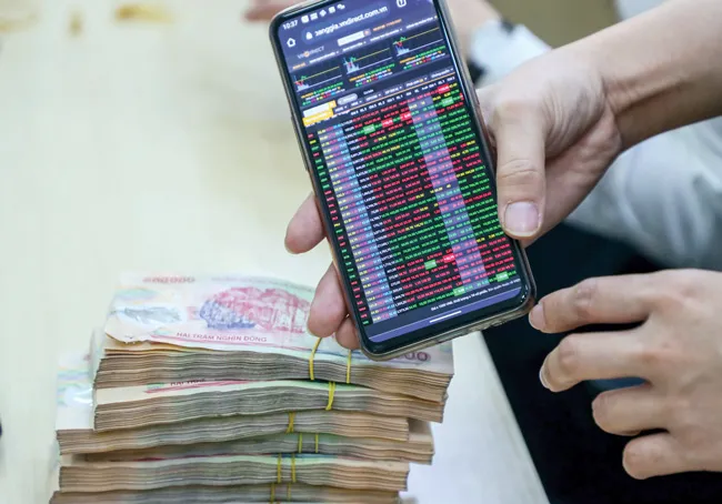 Dòng tiền đang chảy vào chứng khoán?