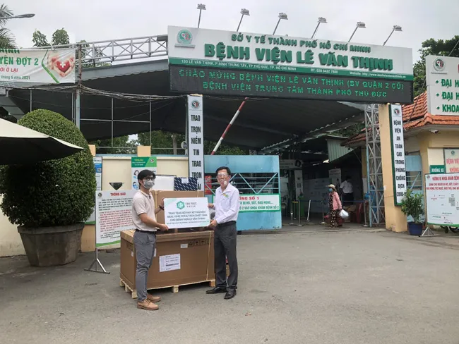 Van Phuc Group tặng hệ thống xét nghiệm Covid-19 tự động cho 2 bệnh viện TP Thủ Đức ảnh 1